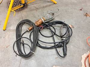 lot 236 image: Lot of (2) Shop Trouble Lights