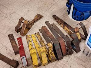 lot 250 image: Lot of (14) Roof Jacks