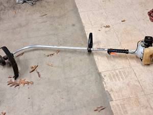 lot 296 image: Echo Gas Line Trimmer GT-200R
