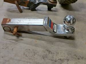 lot 305 image: Reese Hitch Ball Mount Assembly with 2-516 Ball