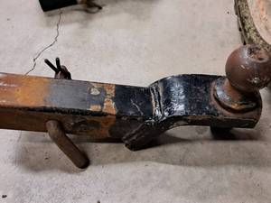 lot 306 image: Hitch Ball Mount Assembly with 2 Ball