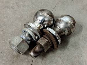 lot 311 image: 2 Hitch Balls - 34 Base and 1516 Base