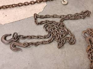 lot 316 image: 12 Chain with 2-Hook Ends