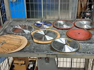 lot 327 image: Lot of (7) 10 Assorted Saw Blades