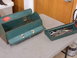 lot 329 image: 19 Metal Tool Box with Tool Tray, Wrenches, Screwdrivers
