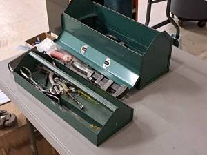 lot 328 image: 19 Metal Tool Box with Tool Tray, Pipe Wrench, Snips, Putty Knife, Screwdriver and more Hand Tools