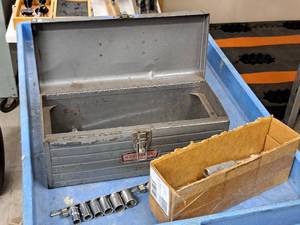 lot 334 image: 17 Metal Tool Box with Sockets, Ratchets