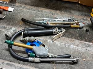 lot 343 image: Lot of (1 Box) Air Hose Attachments