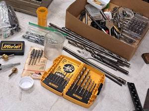 lot 350 image: Lot of (1 Box) Assorted Drill Bits and Driver Bits