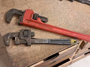 lot 369 image: Lot of (2) Pipe Wrenches - 18 and 10