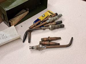 lot 354 image: Metal Tool Tray with Assorted Torch Heads