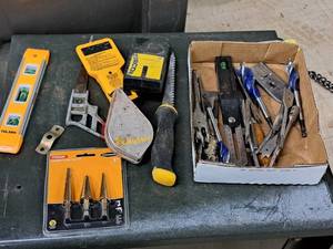 lot 367 image: Assorted Bits and Hand Tools