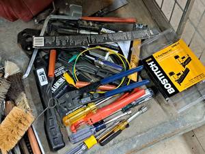 lot 393 image: 14 Tool Bag with Chisels, Drivers and Pliers