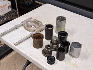lot 391 image: Bearing Splitter and Sockets