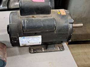 lot 403 image: Magnelek 1-HP Electric Motor
