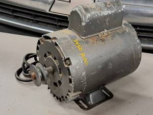 lot 401 image: Marathon 5-HP Electric Motor