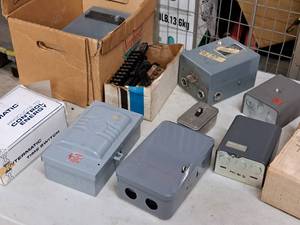 lot 415 image: Lot of  Assorted Electrical Boxes and Components - 24hr Dial Time Switch, Switching Relay