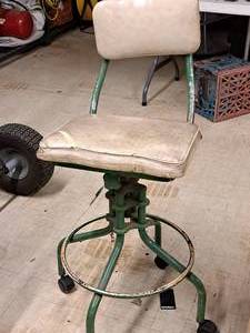 lot 431 image: Rolling Shop Chair