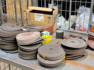 lot 405 image: Lot of  Assorted Sanding Discs and Belts