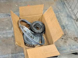 lot 440 image: Lot of (1 Box) Wire and Strapping