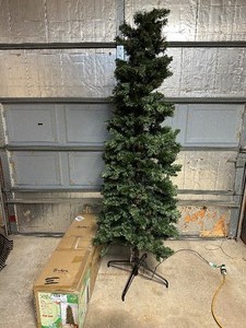 7 ft Pre-Lit Sonoma Christmas Tree - See Note