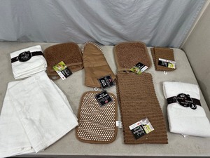 New Kitchen Towels, Pot Holders, Wash Clothes, Etc.