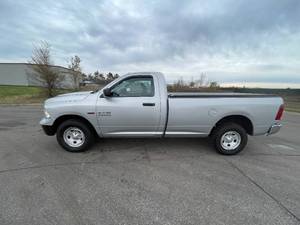 lot 5 image: 2013 Ram 1500 Tradesman - 4X4 - 2 OWNERS