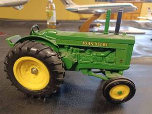 lot 6 image: Ertl John Deere Model AR, 116th Scale - No Box