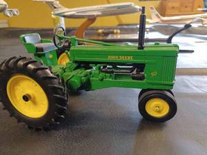 lot 12 image: Ertl John Deere Model 50 NF, 116th Scale - No Box