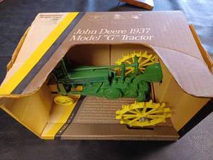 lot 15 image: Ertl 1937 John Deere Model G on Steel, 116th Scale - New in Box