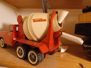 lot 41 image: Rare Vintage Tonka #620 Cement Truck with Folding Chute on the Back, In Original Condition