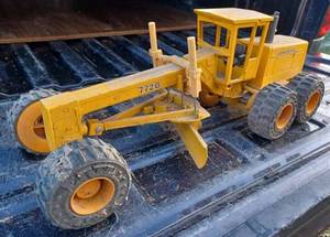 lot 45 image: Ertl John Deere Road Grader in Good Condition - No Box