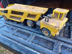 lot 47 image: Mighty Tonka Car Carrier - Trailer is Damaged