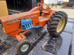 lot 52 image: Ertl Allis Chalmers V-8 Pulling Tractor 116th Scale