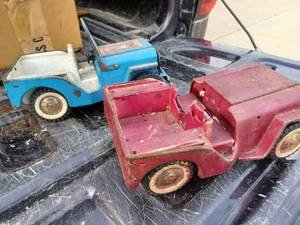 lot 56 image: Two Vintage Tonka Jeeps Sandbox Toys, Red Jeep has Body Damage