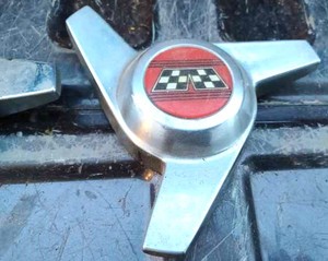 lot 68 image: Set of Four High Tech Tribar Spinner Custom Wheel Center Cap Metal