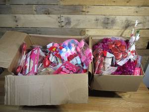 lot 104 image: Valentines Day Items Galore