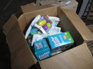 lot 106 image: HUGE BOX of Easter Items