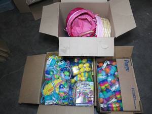 lot 111 image: Three Boxes of Easter Items