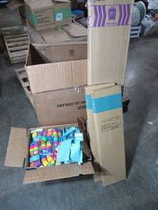 lot 119 image: Lot of Easter Items