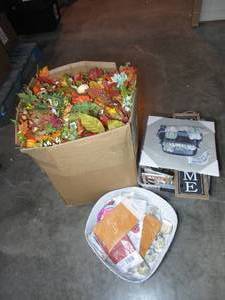 lot 135 image: Lot of Fall Decor Items