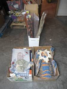 lot 138 image: Assortment of Fall Decor Items