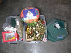 lot 146 image: Large Assortment of Christmas Items