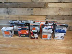 lot 67 image: Box of 13 Different Recessed Lights
