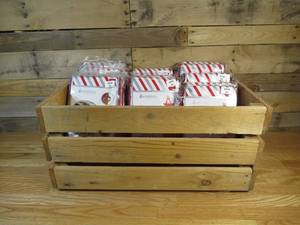 lot 101 image: Wooden Crate with Christmas Wreath & Tree Bags