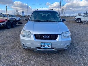 lot 15 image: 2005 Ford Escape