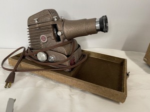 lot 4 image: Gold E Manufacturing Film Slide Projector