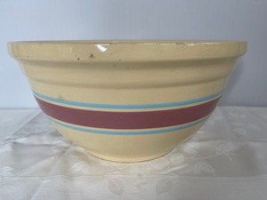 lot 2 image: Watt Pottery bowl #14