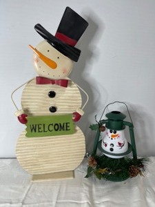 lot 60 image: Snowmen Decor