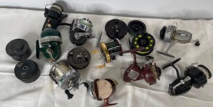 lot 77 image: Vintage Fishing Reel Lot
